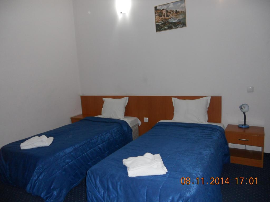 Family Hotel Helios Sevlievo Room photo