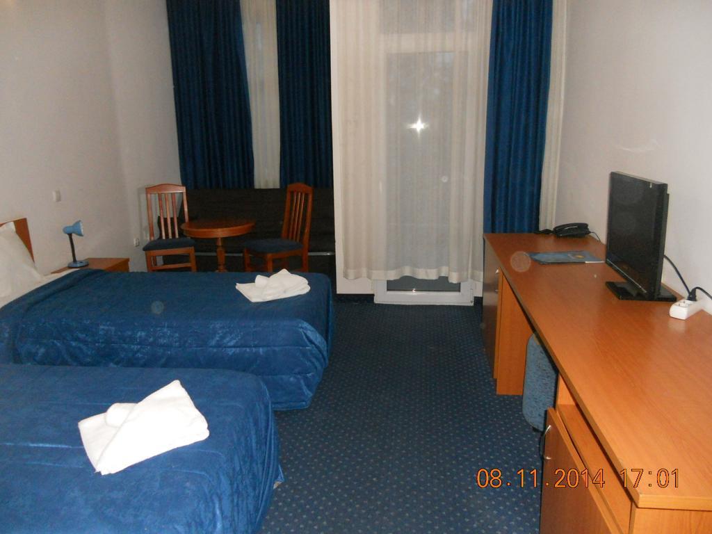 Family Hotel Helios Sevlievo Room photo