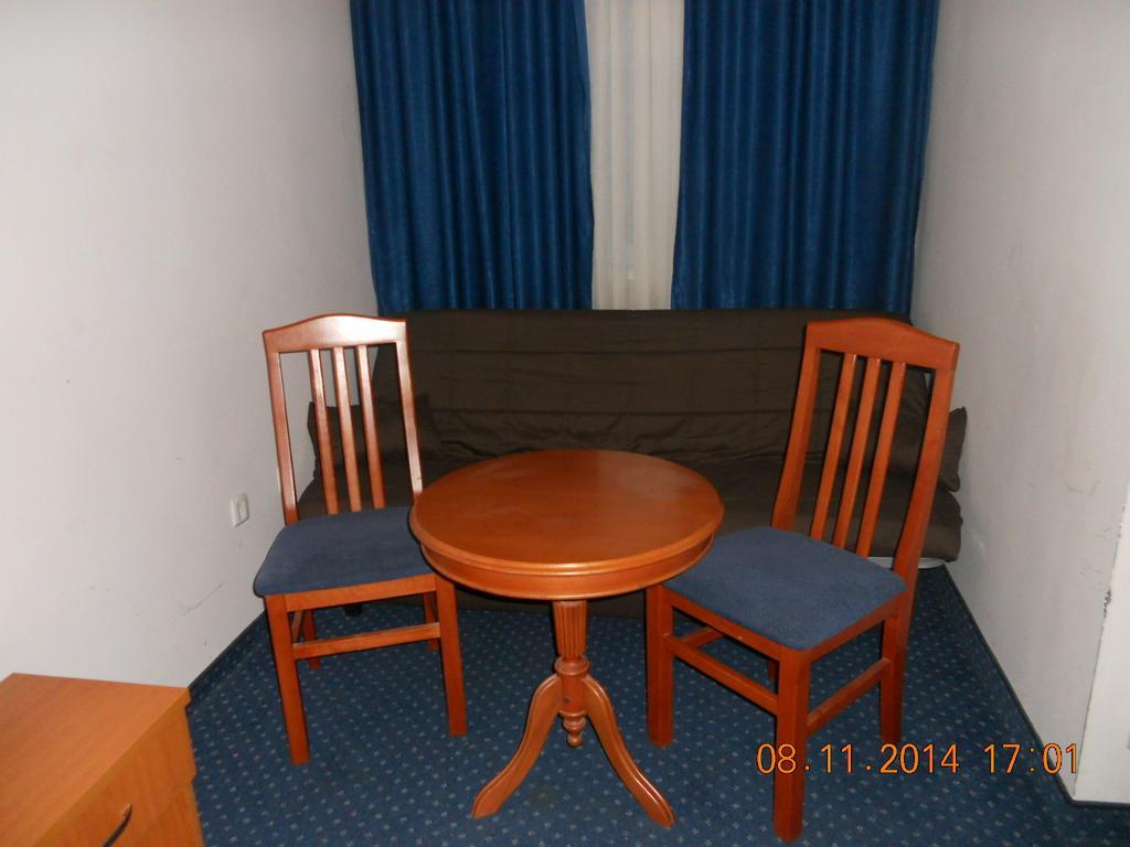 Family Hotel Helios Sevlievo Room photo