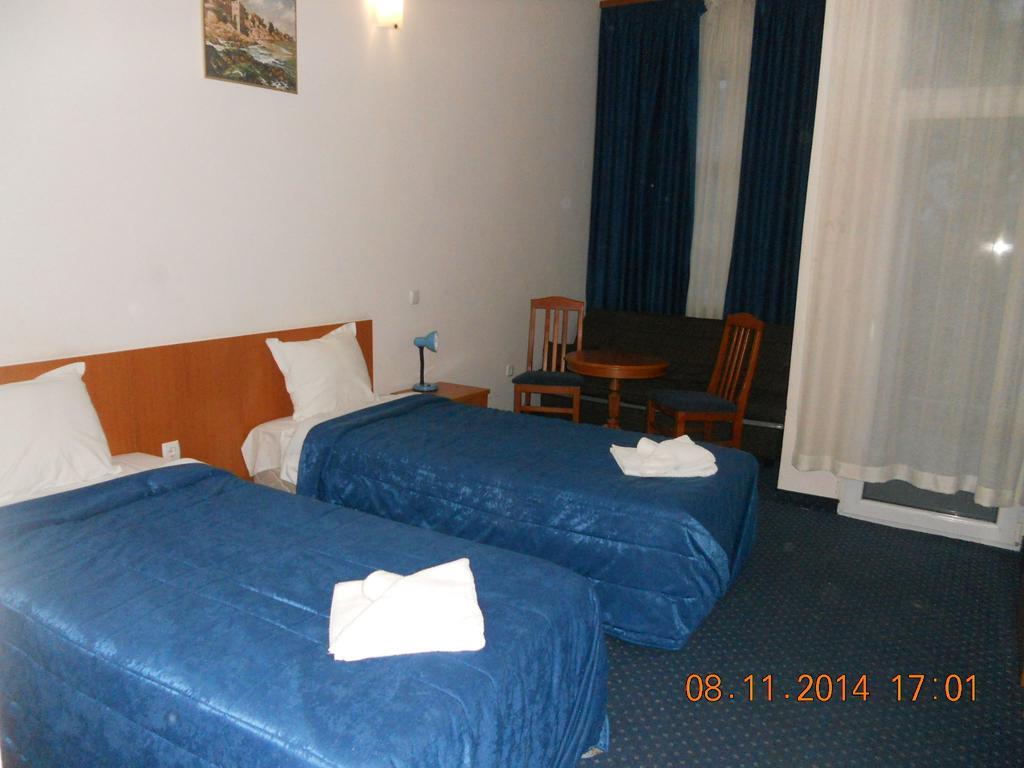 Family Hotel Helios Sevlievo Room photo