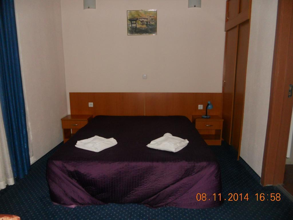 Family Hotel Helios Sevlievo Exterior photo